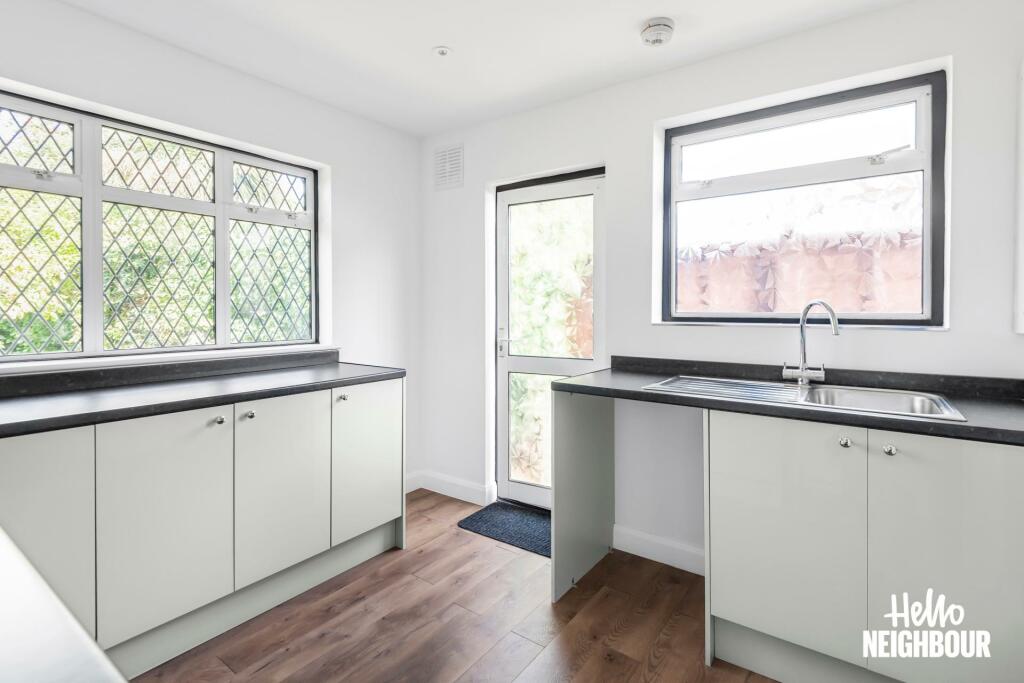 Lois Drive, Shepperton, TW17