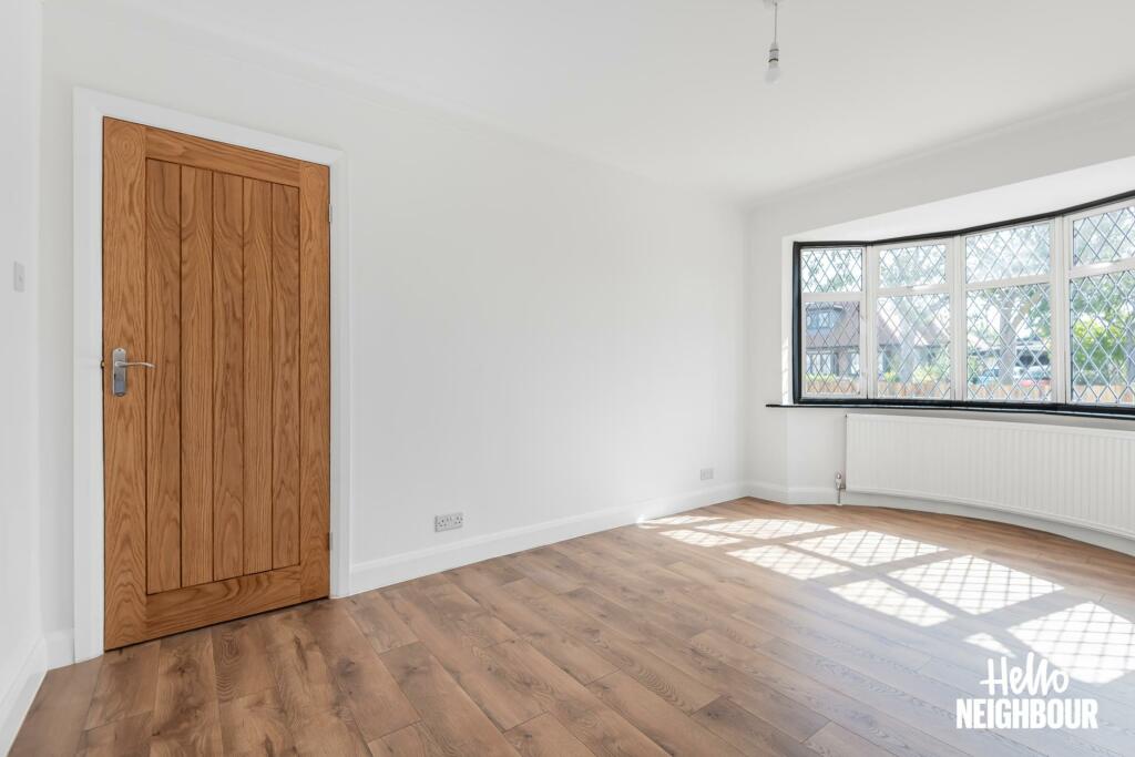 Lois Drive, Shepperton, TW17