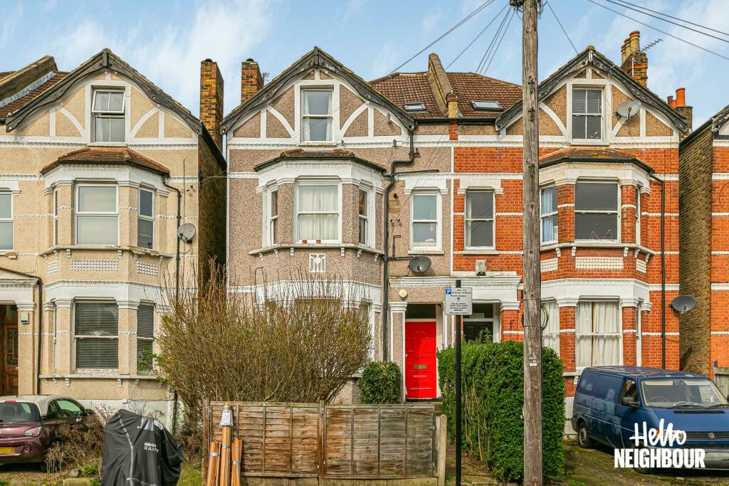 3 bedroom apartment for rent in Gleneagle Road, London, SW16