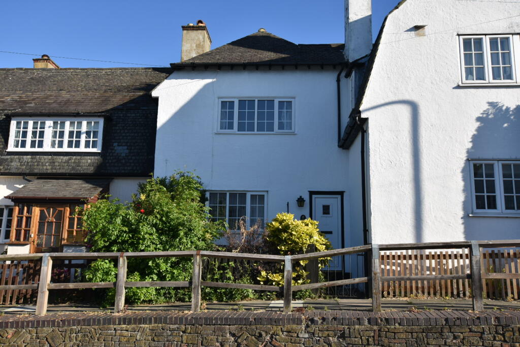 Main image of property: Ross Way, London, SE9