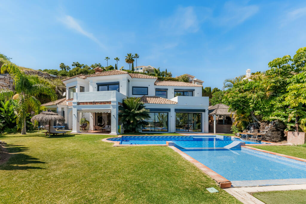 5 bedroom villa for sale in Andalucia, Malaga, Benahavis, Spain