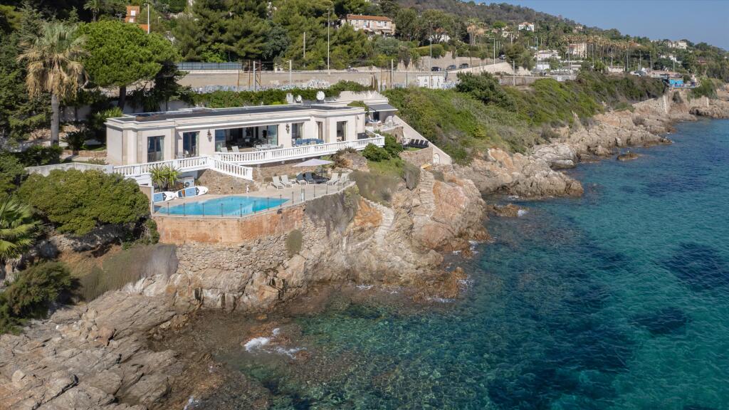 Main image of property: Provence-Alps-Cote d`Azur, Alpes-Maritimes, Théoule-sur-Mer