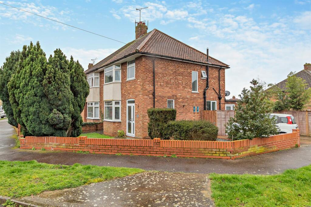 3 bedroom semi-detached house for sale in Ravensfield Road, Ipswich, IP1