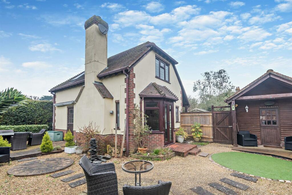 3 bedroom detached house for sale in Kanes Hill, Southampton, SO19