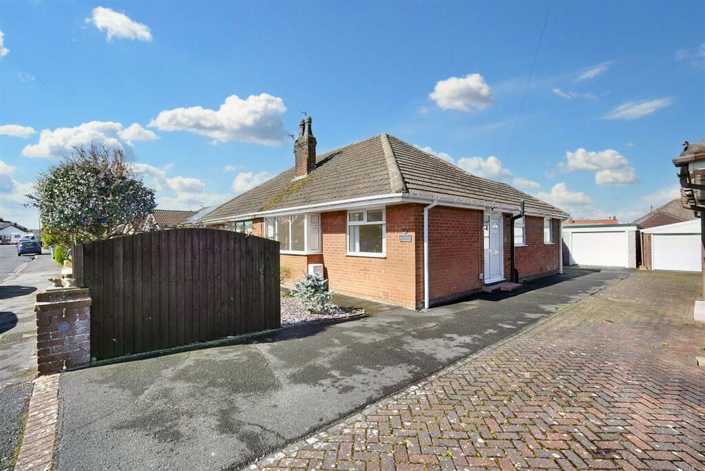 2 bedroom bungalow for sale in Sandicroft Avenue, Hambleton, PoultonLe