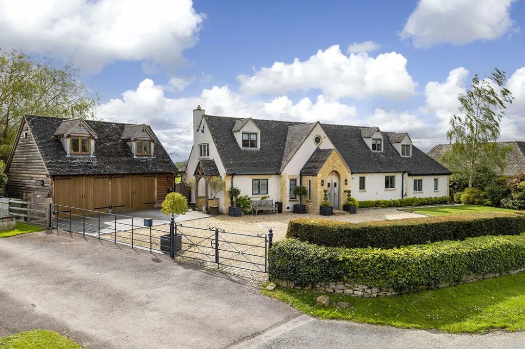 5 bedroom detached house for sale in Laverton, Broadway