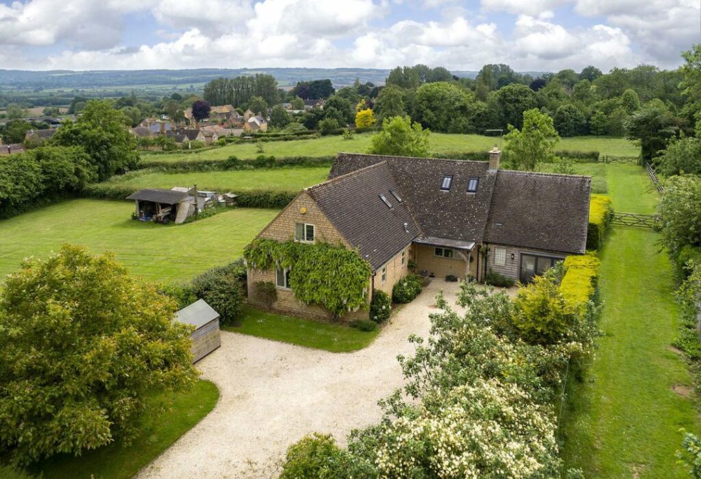 4 bedroom detached house for sale in Nash's Lane, Ebrington, Chipping