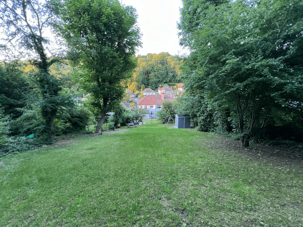 Additional property image - Hillbury Road, Warlingham, CR6