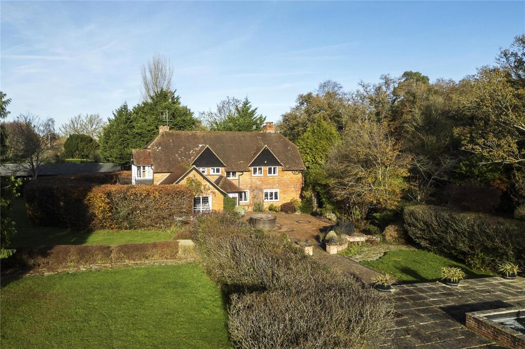 Main image of property: Reading Road, Mattingley, Hook, Hampshire, RG27
