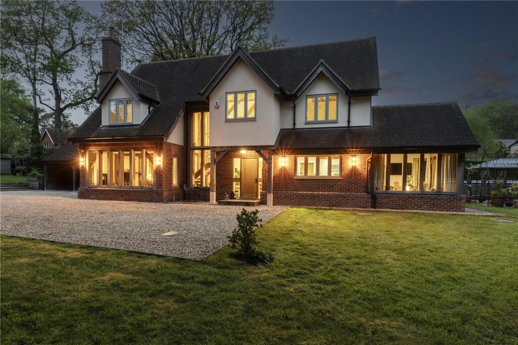 3 bedroom detached house for sale in Tile Barn, Woolton Hill, Hampshire