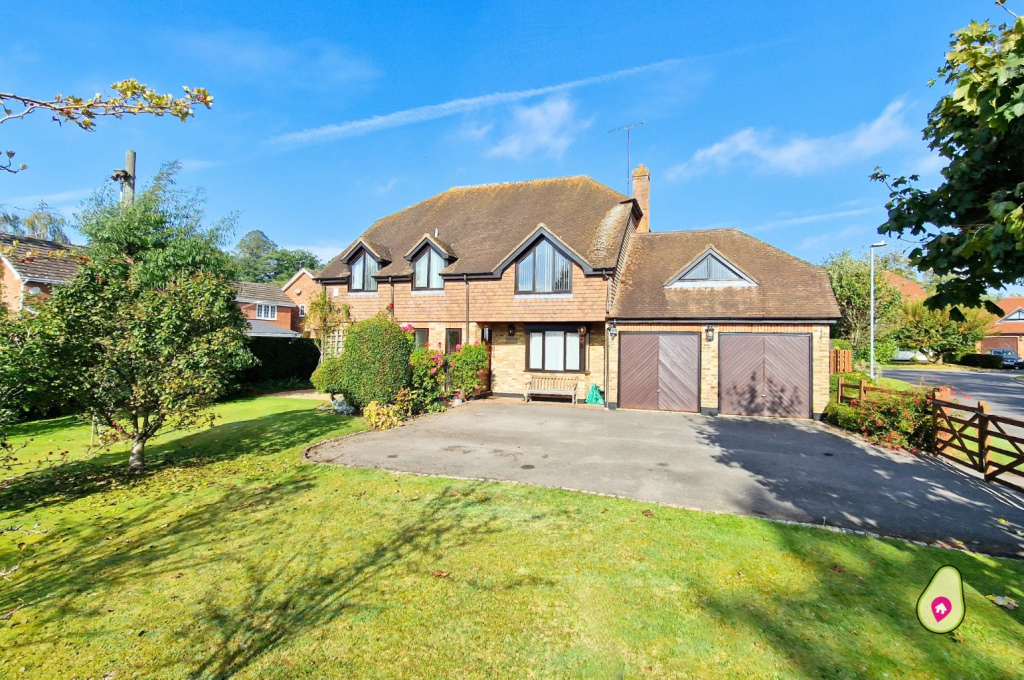 4 bedroom detached house for sale in Liddell Close, Longwater Lane