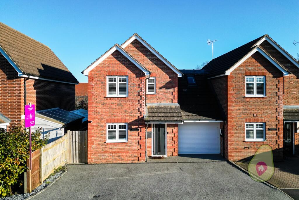 4 bedroom semidetached house for sale in Oatlands Chase, Shinfield, RG2