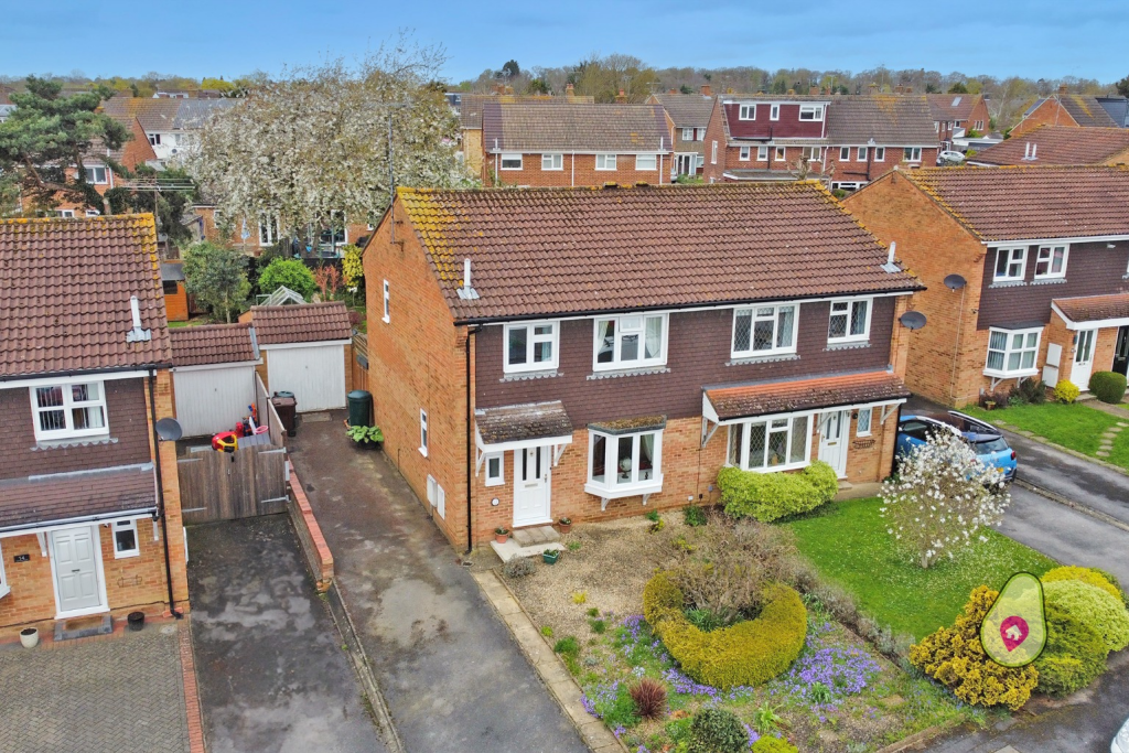3 bedroom semi-detached house for sale in Ashtrees Road, Woodley, RG5