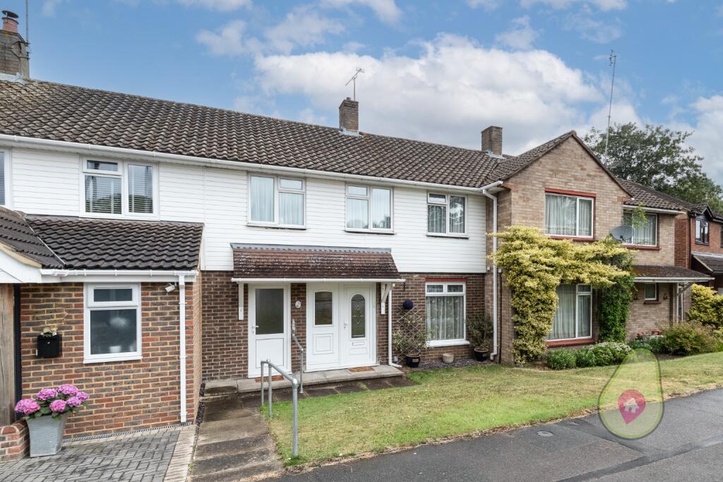 3 bedroom terraced house for sale in Ralphs Ride, Harmans Water