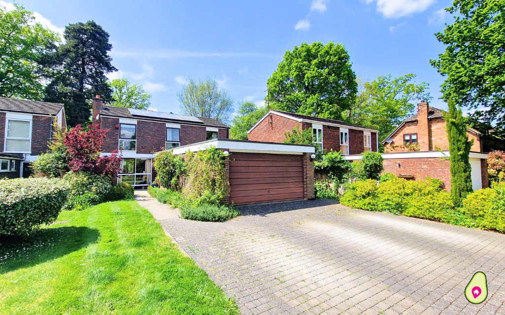 4 bedroom detached house for sale in Wellesley Drive, Crowthorne