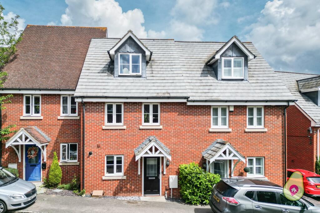 3 bedroom terraced house for sale in Ducketts Mead, Shinfield, RG2