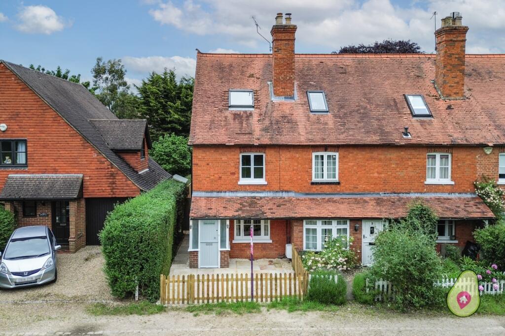 2 bedroom end of terrace house for sale in Bakers Lane, Pinkneys Green