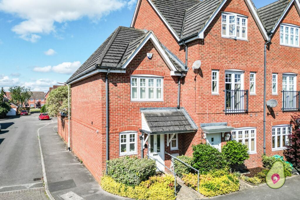 2 bedroom semidetached house for sale in Skylark Way, Shinfield, RG2