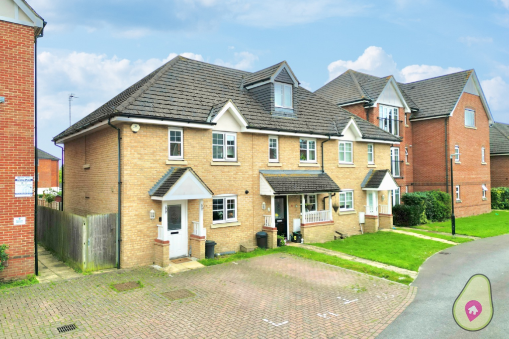 2 bedroom end of terrace house for sale in Zenith Avenue, Shinfield, RG2