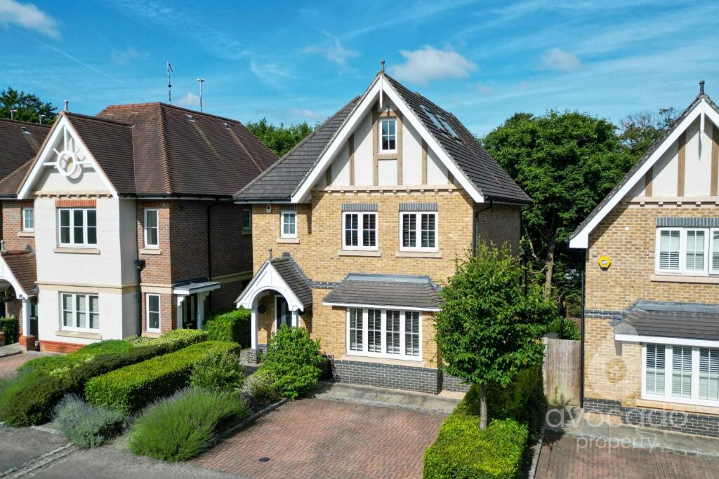 5 bedroom detached house