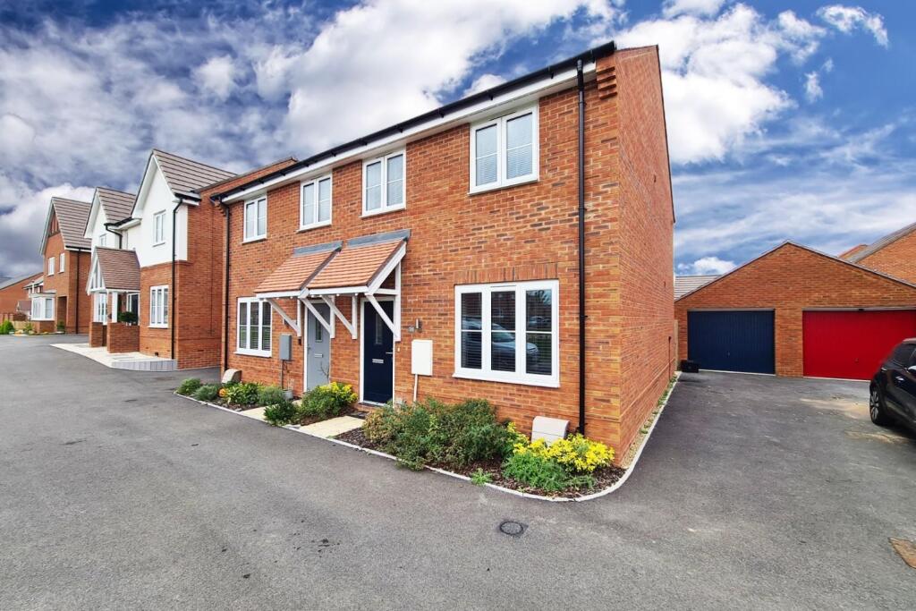 Main image of property: Floyer Grove, Shinfield, Reading, Berkshire, RG2 9UZ