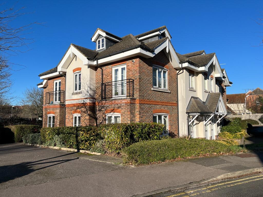 Main image of property: Kennel Lane, Bracknell, Berkshire, RG42 2EY