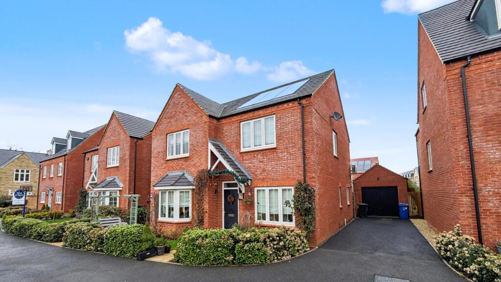 Main image of property: Wenlock Drive, Kingsmere, Bicester