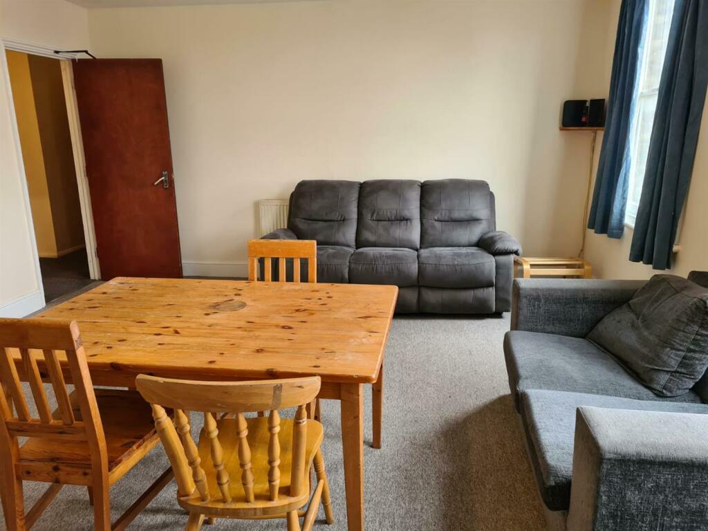 4 bedroom apartment for rent in Chalton Street, London, London, NW1