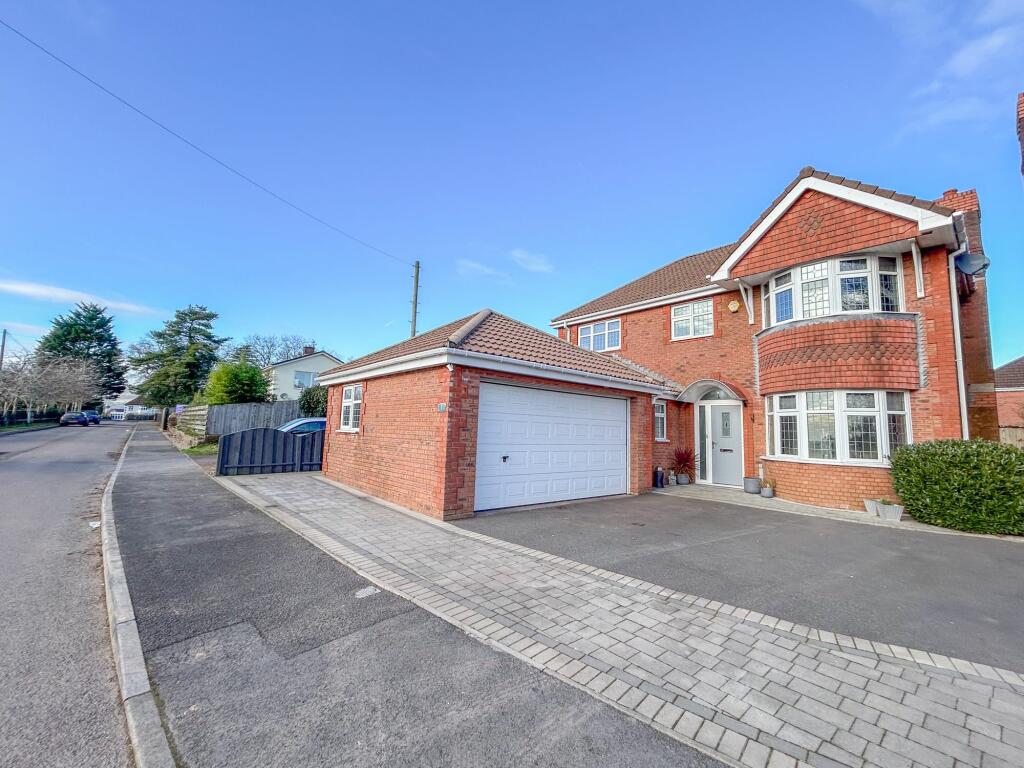 4 bedroom detached house for sale in Lansdowne Gardens, Llantarnam, NP44