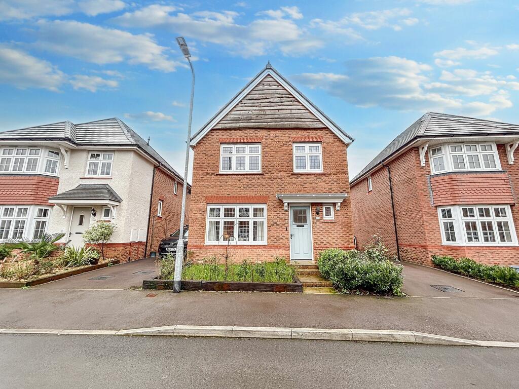 3 bedroom detached house for sale in Cae Twmpin Road, Llanwern, NP18