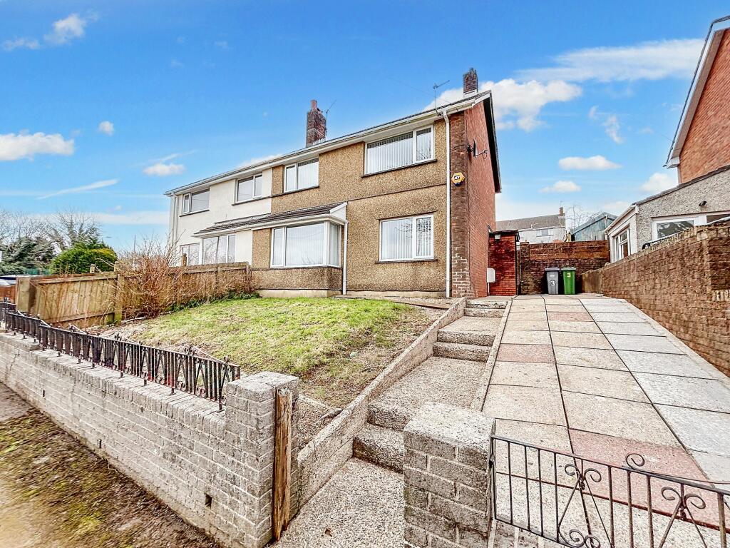 3 bedroom semidetached house for sale in Woodside Road, Trevethin, NP4