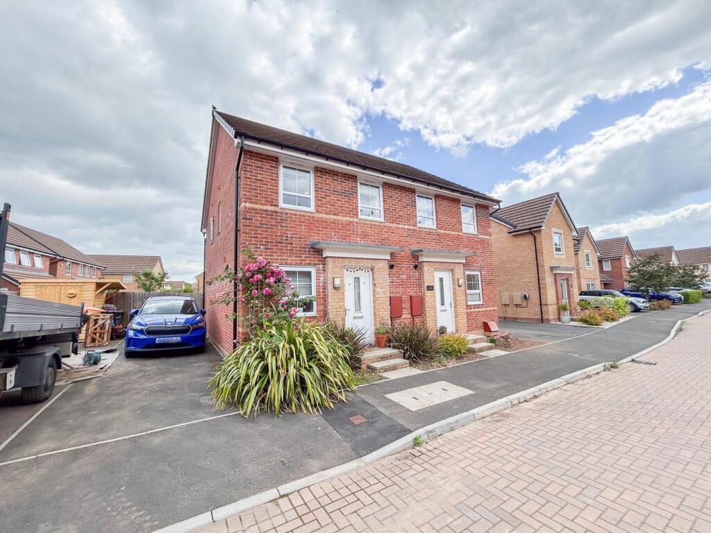 2 bedroom semidetached house for sale in James Prosser Way, Llantarnam