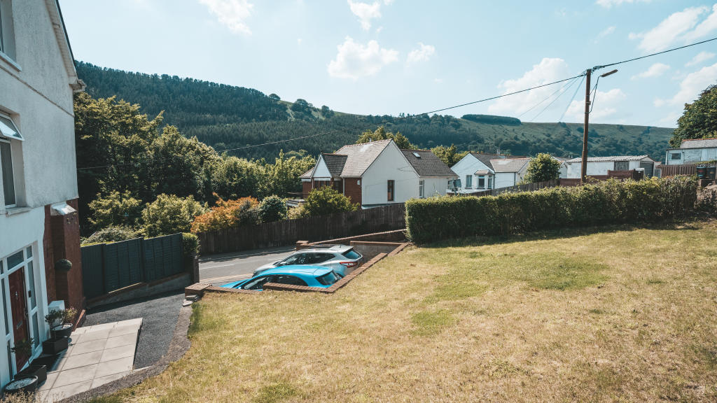 6 bedroom semidetached house for sale in Oak Street, Abertillery, NP13