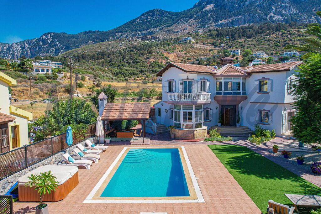 Main image of property: Kyrenia/Girne, Karsiyaka