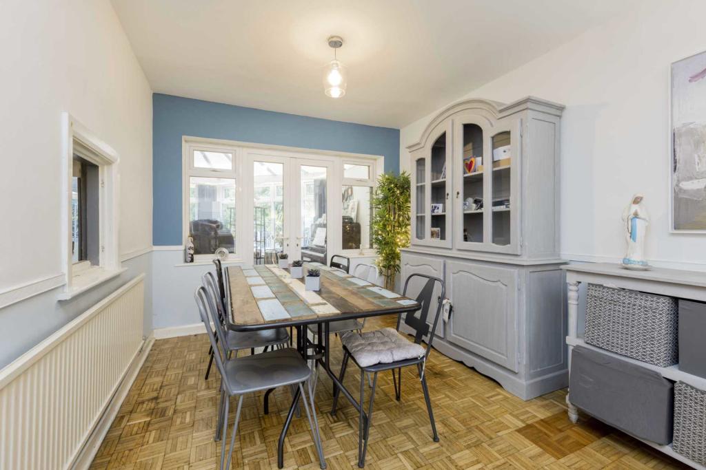 5 bedroom semidetached house for sale in Brook Road, Trentham, ST4