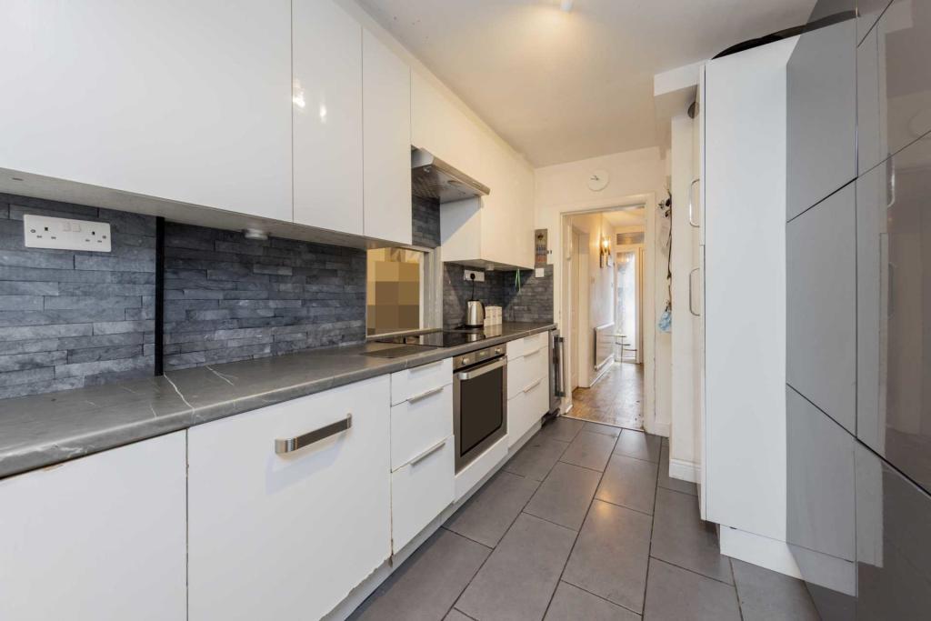 5 bedroom semidetached house for sale in Brook Road, Trentham, ST4