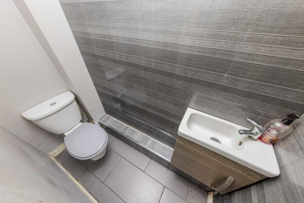 5 bedroom semidetached house for sale in Brook Road, Trentham, ST4