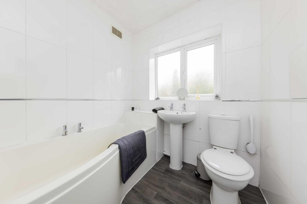 5 bedroom semidetached house for sale in Brook Road, Trentham, ST4