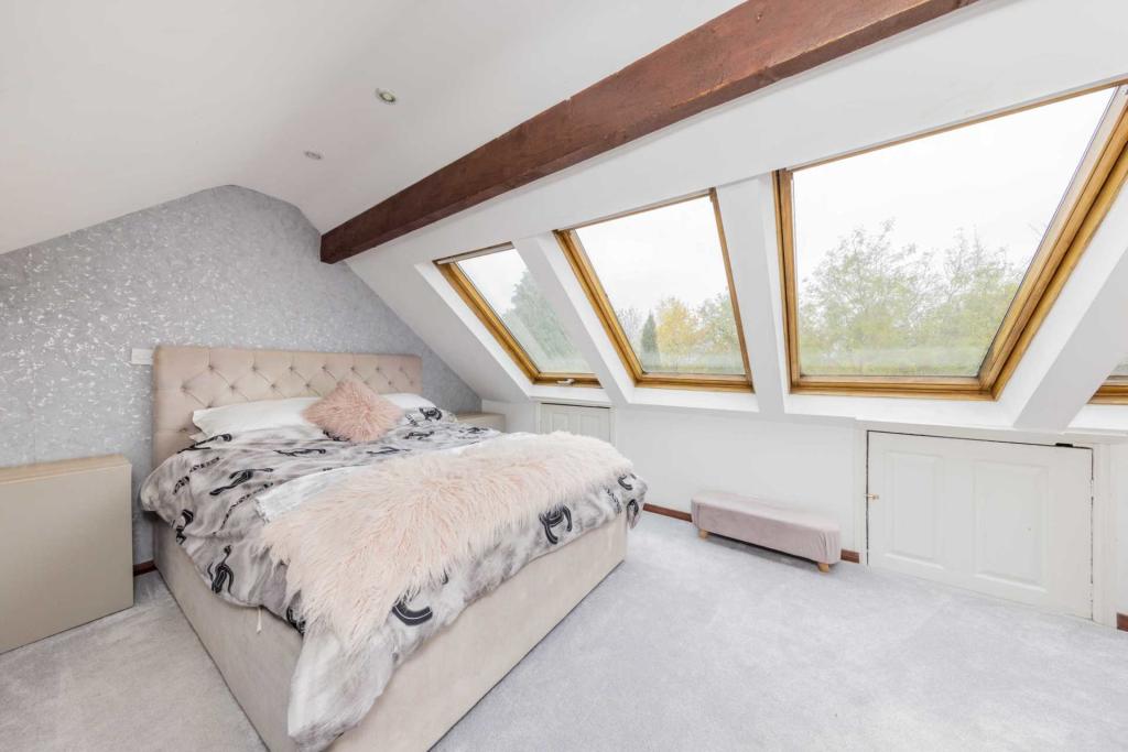 5 bedroom semidetached house for sale in Brook Road, Trentham, ST4