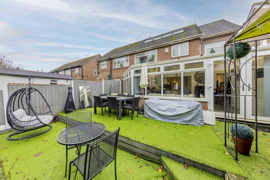 5 bedroom semidetached house for sale in Brook Road, Trentham, ST4