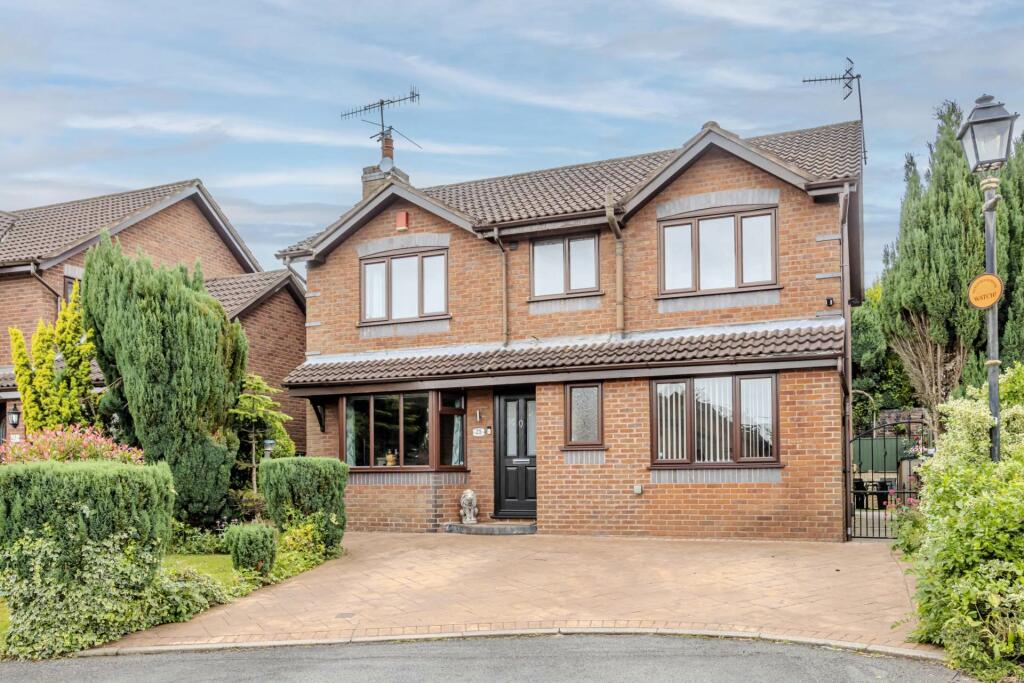 4 bedroom detached house for sale in The Beeches, Porthill, Newcastle