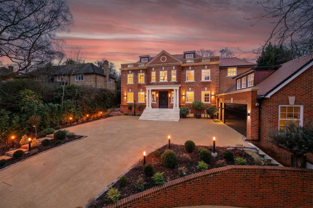 7 bedroom detached house for sale in Valley Way, Gerrards Cross, SL9