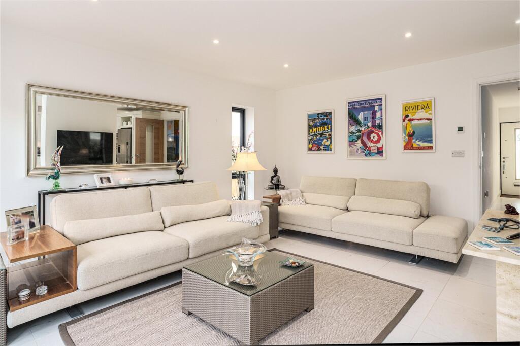 Additional property image - Pebble Lane, Ferring, West Sussex, BN12