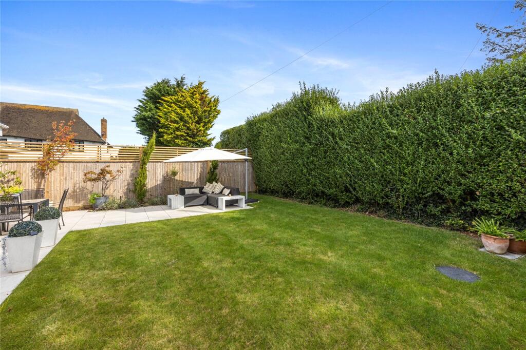 Additional property image - Pebble Lane, Ferring, West Sussex, BN12