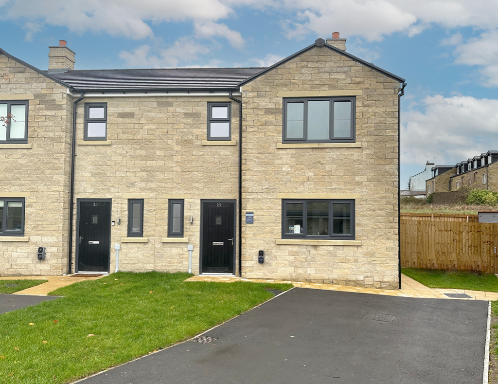3 bedroom semidetached house for sale in Keighley Road, Silsden, West