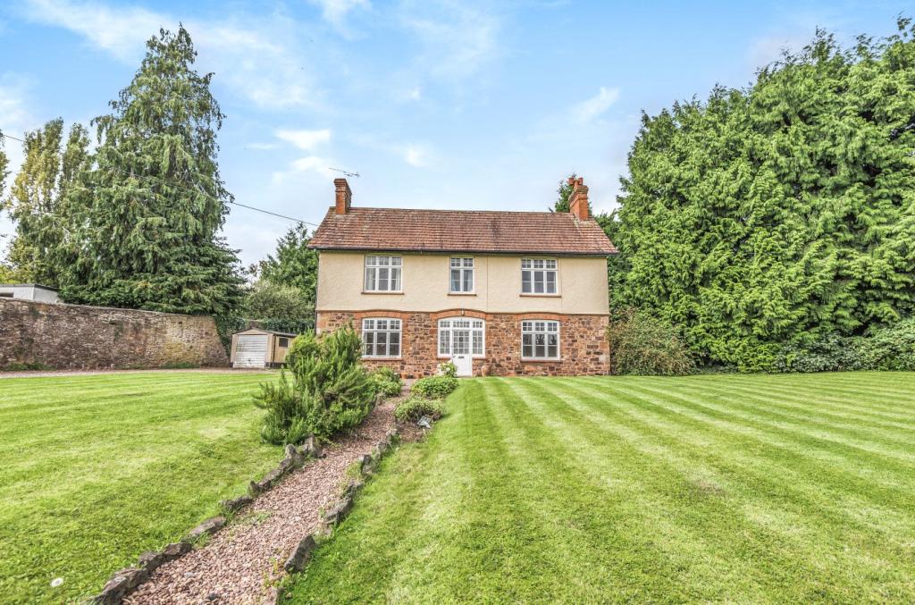 4 bedroom detached house for sale in Ford Road, Taunton