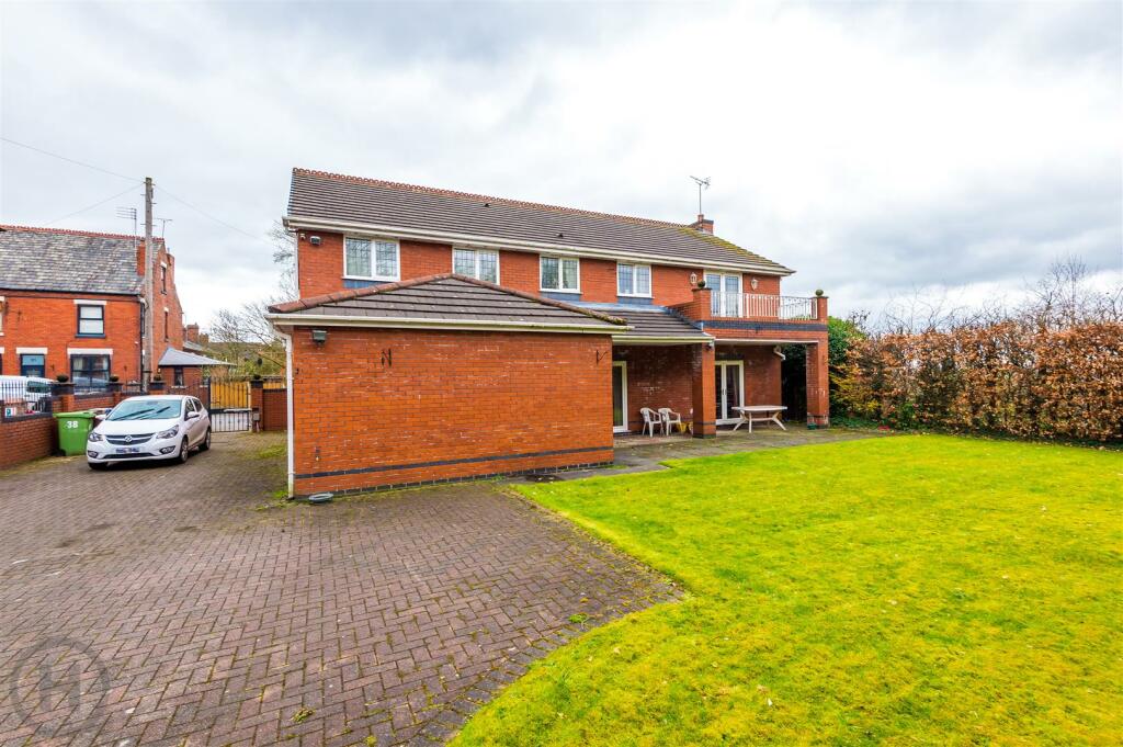 4 bedroom detached house for sale in Wareing Street, Tyldesley