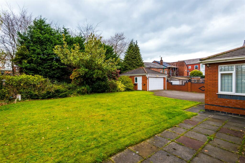 4 bedroom detached house for sale in Wareing Street, Tyldesley