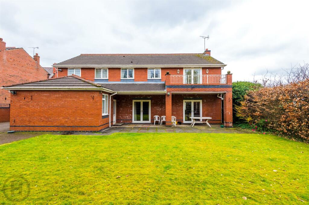 4 bedroom detached house for sale in Wareing Street, Tyldesley