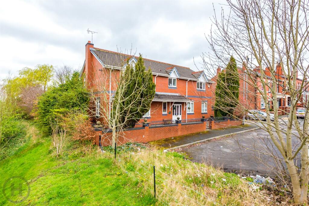 4 bedroom detached house for sale in Wareing Street, Tyldesley